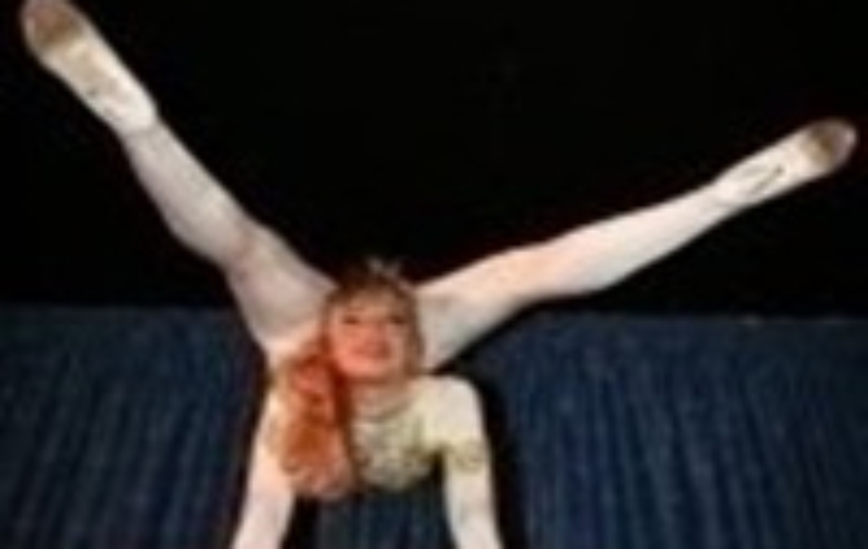 photo-picture-image-circus-act-contortionist-o
